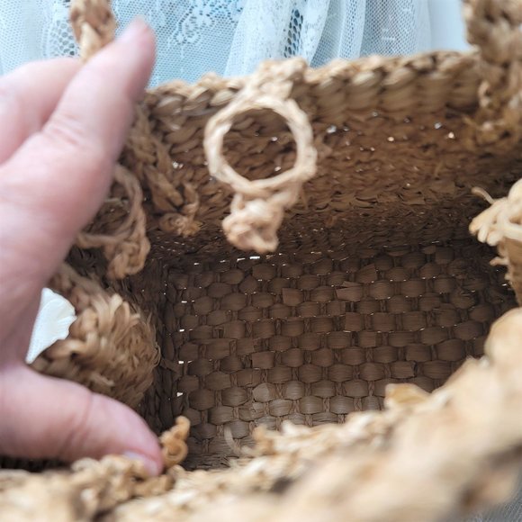 Fun Basket Weave Straw Purse Satchel Wood Bead Closure - Picture 7 of 8